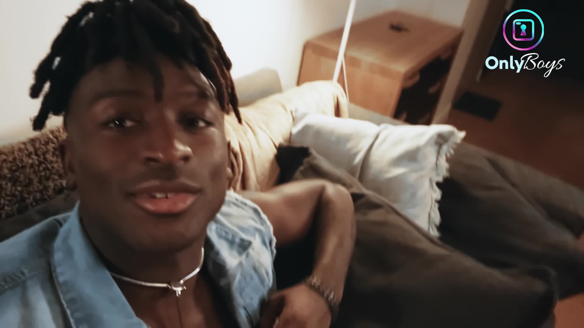 Jeune bg bien monté fait un live ultra bouillant